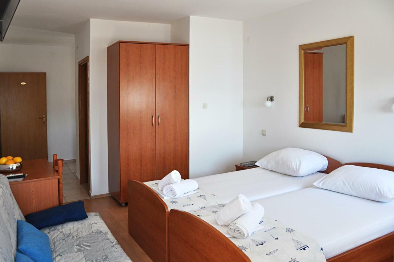 Sunrise Apartments And Studio Apartments Lokva Rogoznica Exterior photo