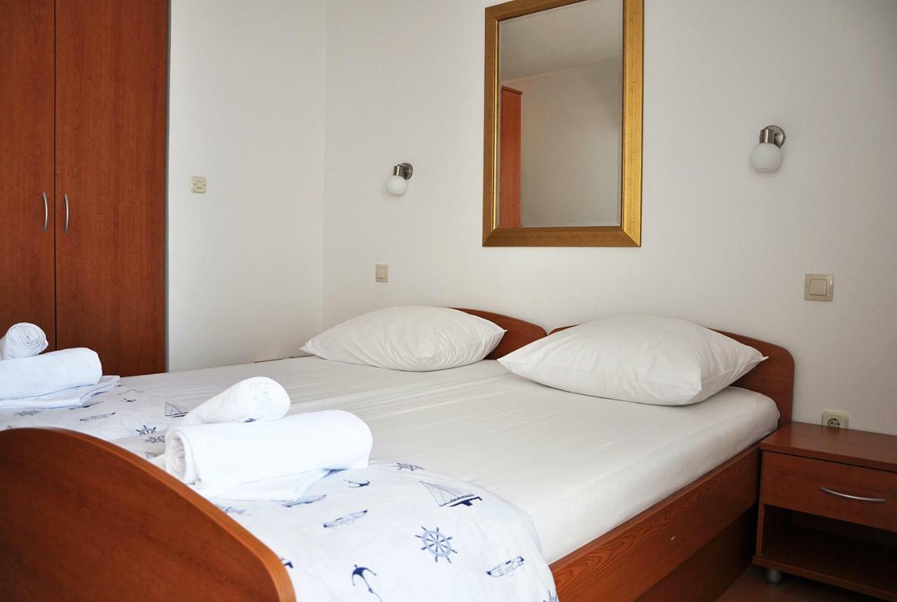 Sunrise Apartments And Studio Apartments Lokva Rogoznica Exterior photo